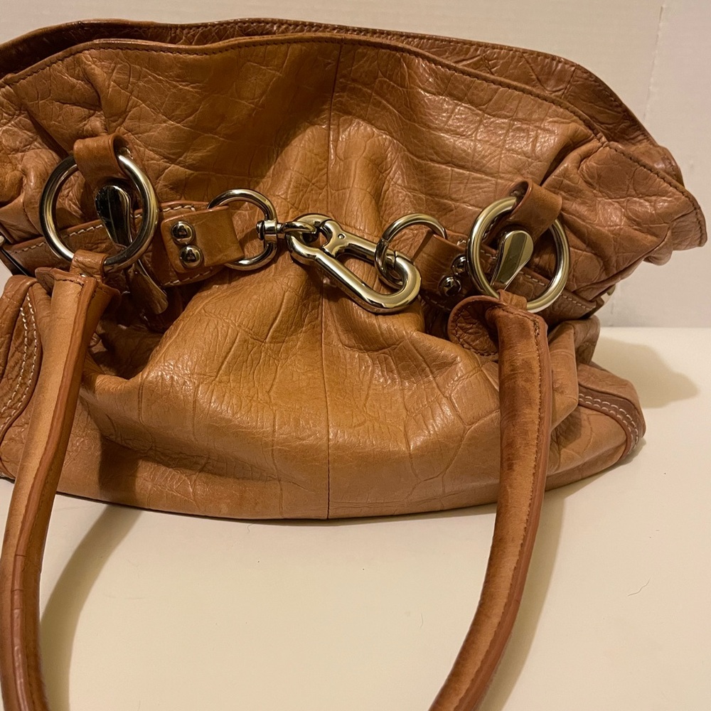 B Makowsky tan and silver accent purse